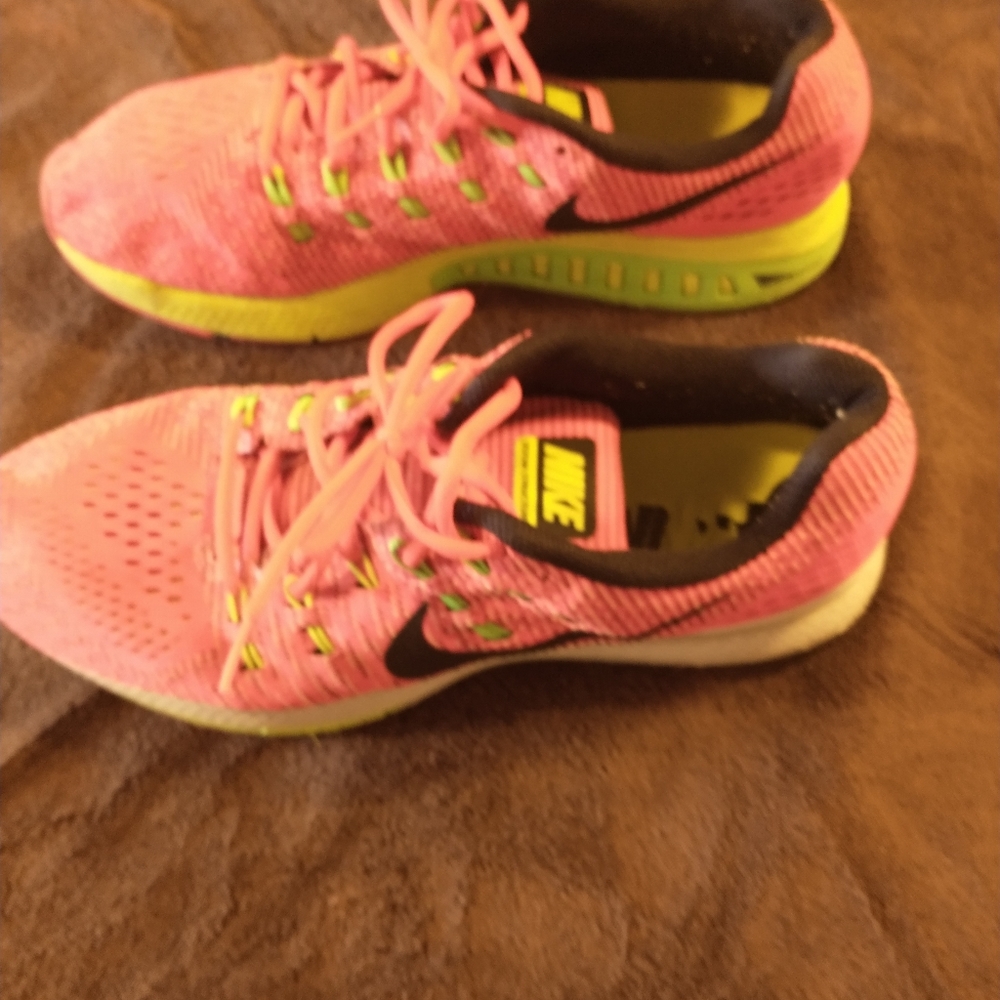 Shoes - Picture 7 of 8
